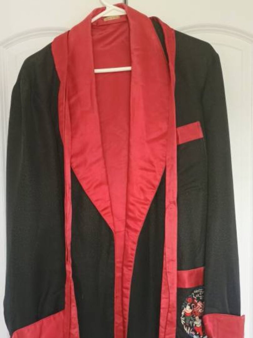 Beautiful '50s vintage silk embroidered Chinese smoking jacket
